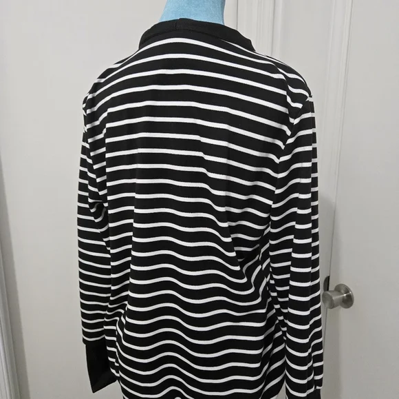 Black and White Sweater - Picture 5 of 5